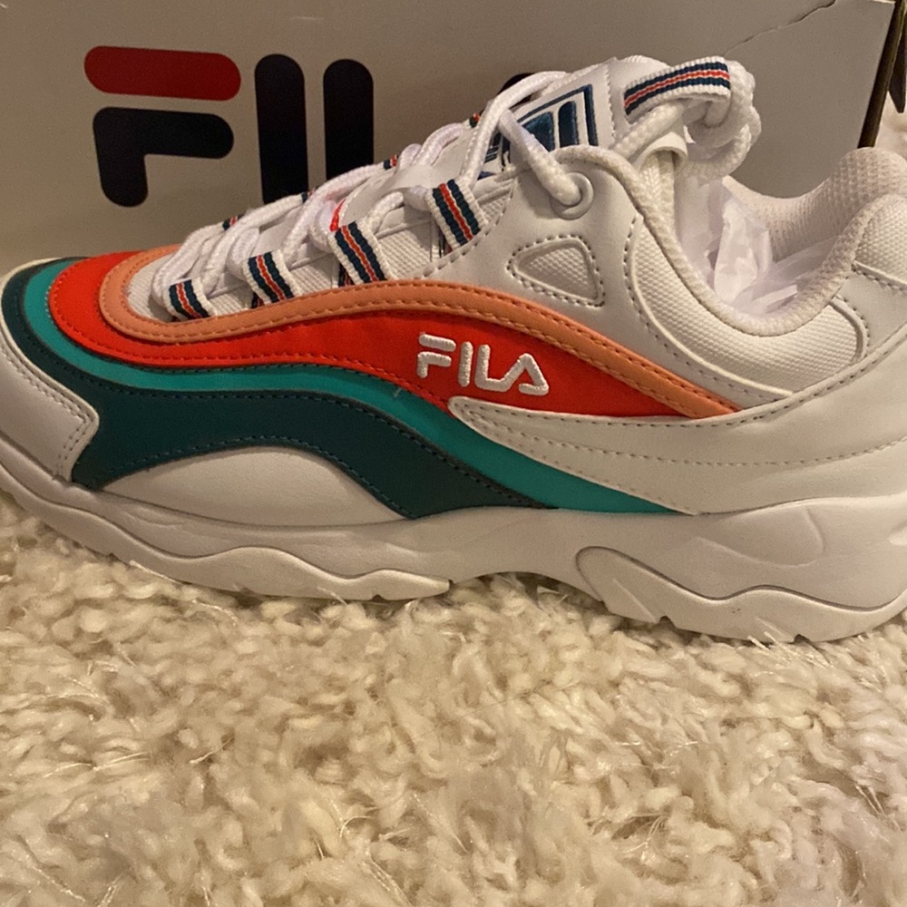 New! Fila Ray Miami in White, Storm, Cherry Tomato women’s Size 7 Hard to find!
